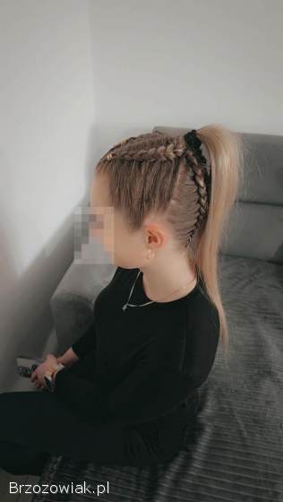 Fryzura z syntetycznych włosów