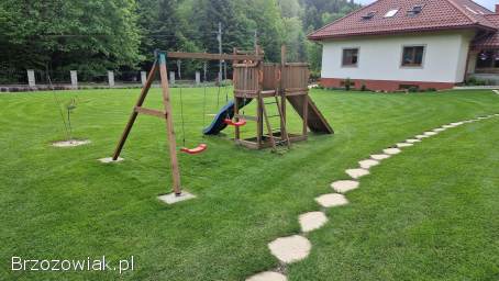 Plac zabaw ze zjeżdżalnią