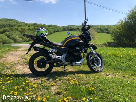 Moto Guzzi V85 tt Guardia d onore 2022