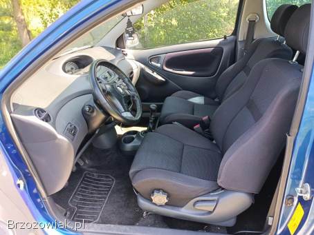 Toyota Yaris 1.  5 01r 2001