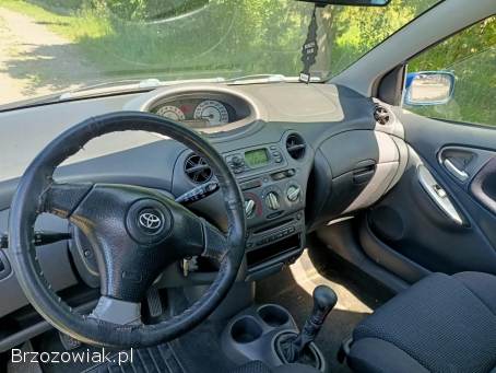Toyota Yaris 1.  5 01r 2001
