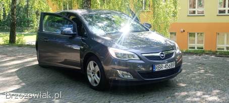 Opel Astra J zadbana  2011
