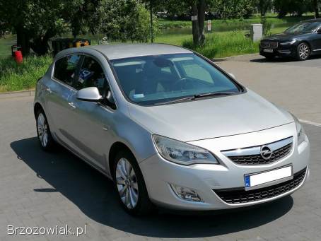 Opel Astra J.  Benzyna. .  Cosmo 2010