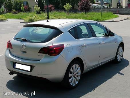 Opel Astra J.  Benzyna. .  Cosmo 2010