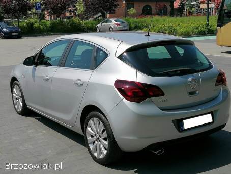 Opel Astra J.  Benzyna. .  Cosmo 2010