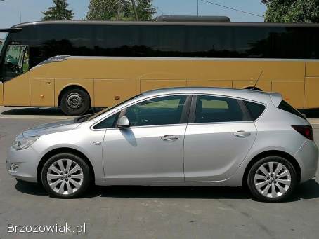Opel Astra J.  Benzyna. .  Cosmo 2010