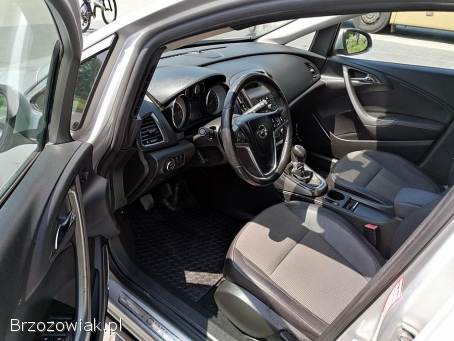 Opel Astra J.  Benzyna. .  Cosmo 2010