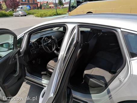 Opel Astra J.  Benzyna. .  Cosmo 2010