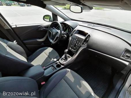 Opel Astra J.  Benzyna. .  Cosmo 2010