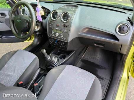 Ford Fiesta 1.  4 Benz.  Klima  2006