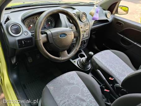 Ford Fiesta 1.  4 Benz.  Klima  2006