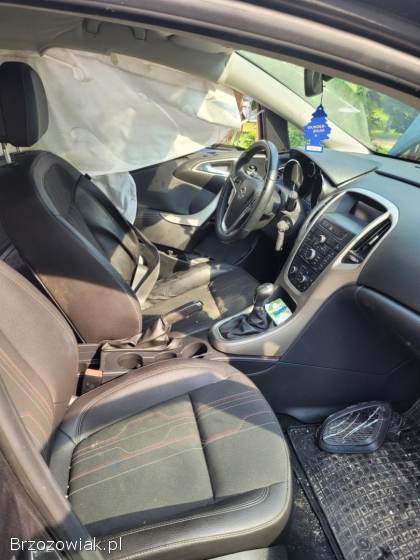Opel Astra 2012