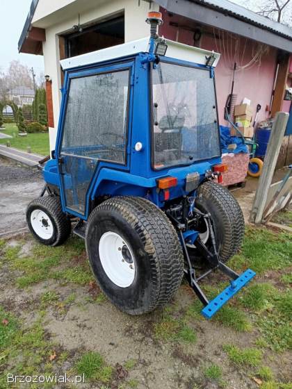 Traktor iseki 4x4.  Model 324
