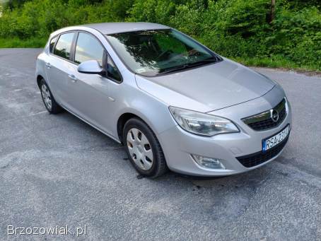 Opel Astra J 2011
