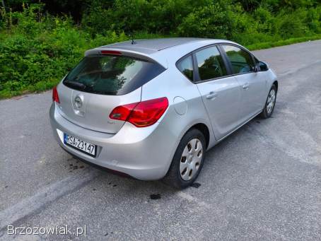 Opel Astra J 2011