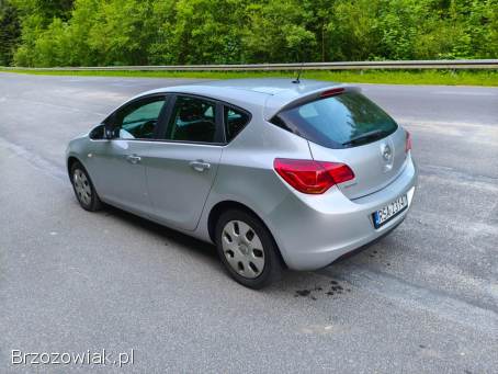 Opel Astra J 2011