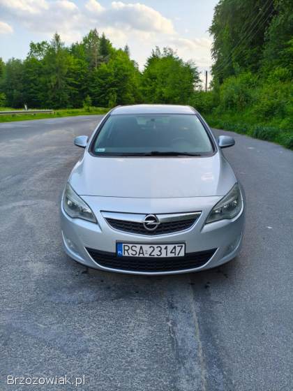 Opel Astra J 2011