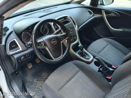 Opel Astra J 2011