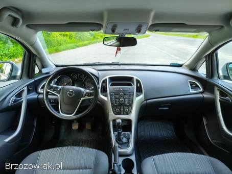 Opel Astra J 2011