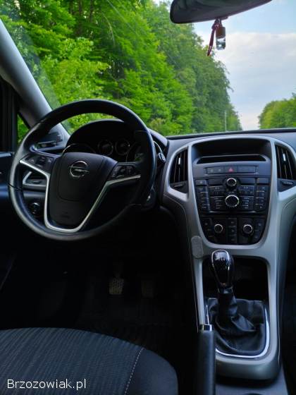Opel Astra J 2011