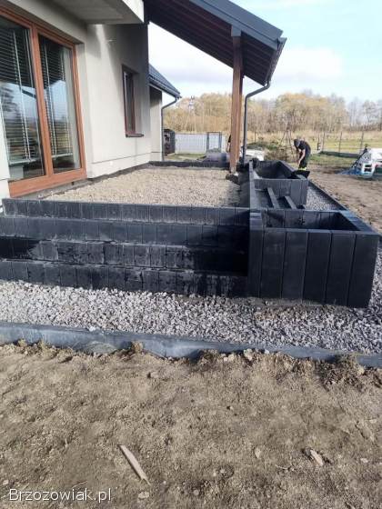 Układanie kostki brukowej.  Usługi brukarskie