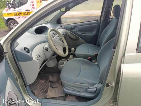 Toyota Yaris 1.  0 01r 2001