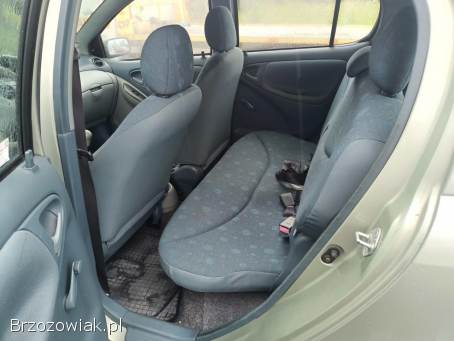 Toyota Yaris 1.  0 01r 2001
