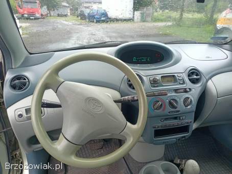 Toyota Yaris 1.  0 01r 2001