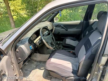 Volkswagen Passat 1.  8 b+g 92r 1992