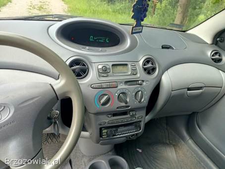 Toyota Yaris 1.  0 00r 2000