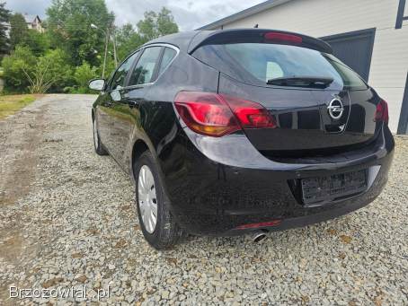 Opel Astra J Turbo Cosmo Na 2011