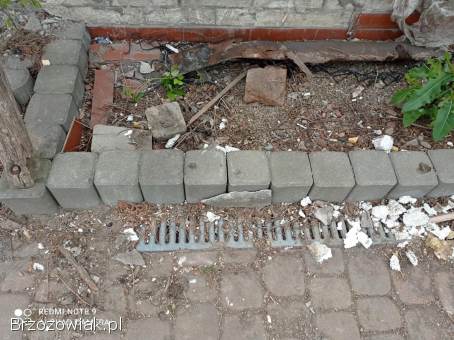 Kostka brukowa z demontażu palisada