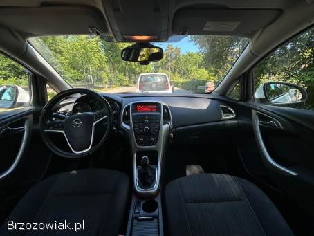 Opel Astra 1.  4 2010