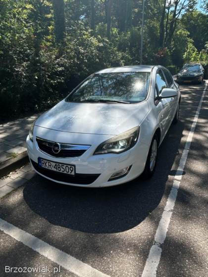 Opel Astra 1.  4 2010