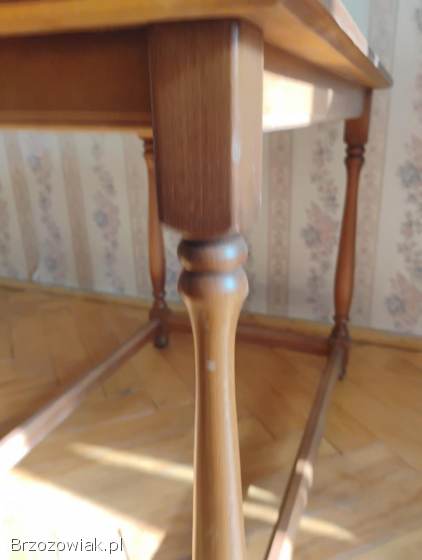 Stary Stolik ze starą mapą Świata