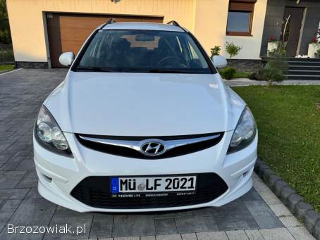 Hyundai i30 Benzyna Kombi  2010