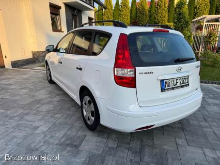 Hyundai i30 Benzyna Kombi  2010