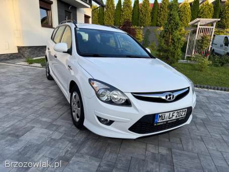 Hyundai i30 Benzyna Kombi  2010