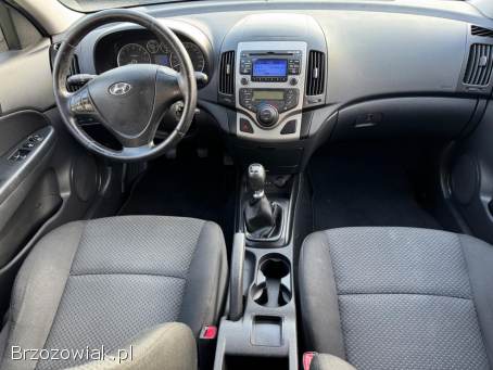 Hyundai i30 Benzyna Kombi  2010
