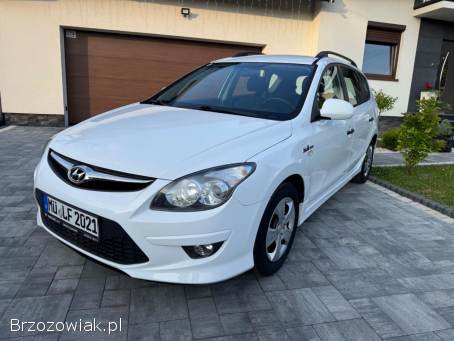 Hyundai i30 Benzyna Kombi  2010