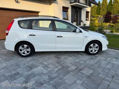 Hyundai i30 Benzyna Kombi  2010