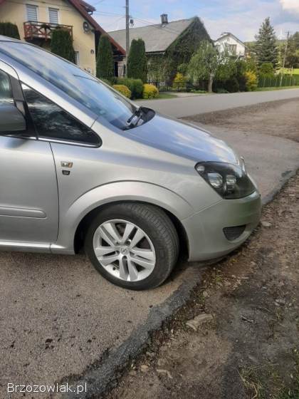 Opel Zafira 1.  9 cdti automat 2010