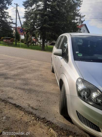 Opel Zafira 1.  9 cdti automat 2010