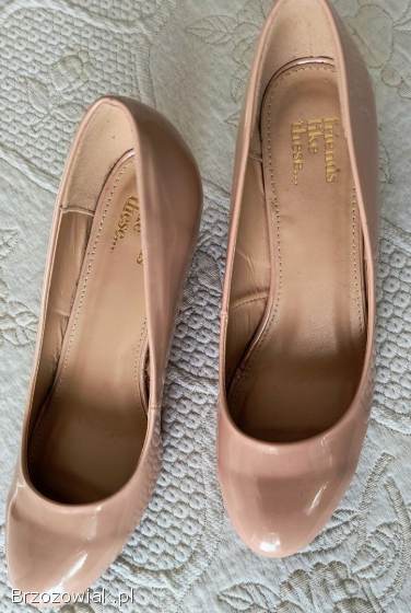 Czółenka na koturnie nr 39