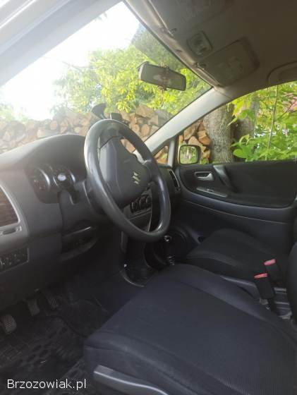 Suzuki Liana Sedan 1.  6 2004