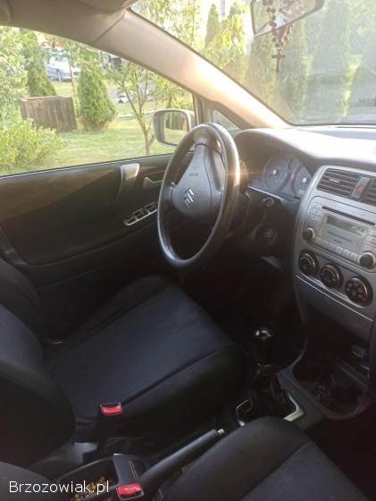 Suzuki Liana Sedan 1.  6 2004