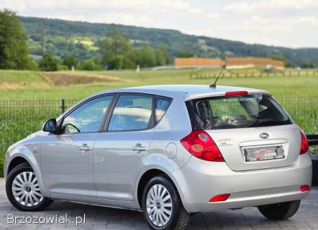 Kia Cee'd 1.  4 L 2007