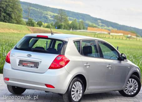 Kia Cee'd 1.  4 L 2007