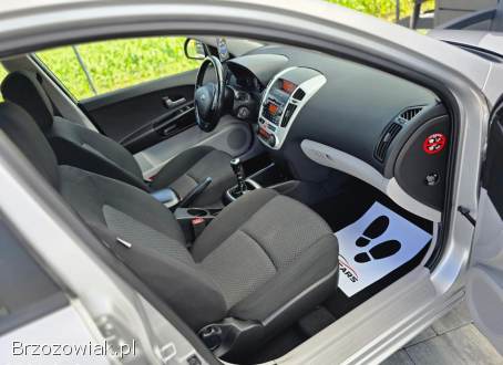 Kia Cee'd 1.  4 L 2007