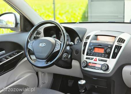 Kia Cee'd 1.  4 L 2007